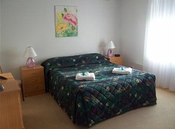 AA Madalena Court Holiday Apartments - Nambucca Heads Accommodation 3