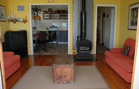 A Lake House At Burrill Lake - Nambucca Heads Accommodation 1