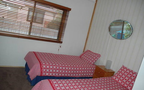 A Lake House At Burrill Lake - Nambucca Heads Accommodation 2
