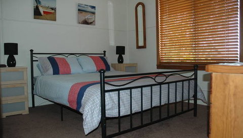 A Lake House At Burrill Lake - Nambucca Heads Accommodation 3