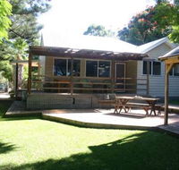 Pine Cottage - Nambucca Heads Accommodation