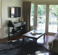 Book Barn Cottage - Nambucca Heads Accommodation