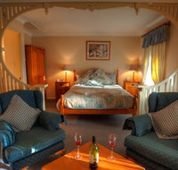 Honeysuckle Cottages and The Rocks Restaurant - Nambucca Heads Accommodation