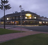 Grand Tasman Hotel - Nambucca Heads Accommodation