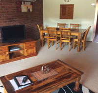 Cleveland Visitor Villas Motel  Shailer Park Garden Villas - Nambucca Heads Accommodation
