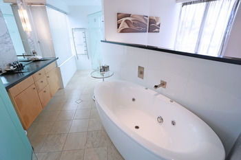 Oceans Mooloolaba - Nambucca Heads Accommodation 2