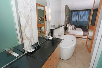 Oceans Mooloolaba - Nambucca Heads Accommodation 3
