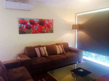 Australian Home Away @ East Doncaster Andersons Creek 1 - Nambucca Heads Accommodation 13