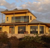 Dolphin Holiday House - Nambucca Heads Accommodation