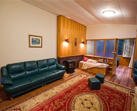 Waterside Accommodation - Derwent Hideaway - Nambucca Heads Accommodation 1