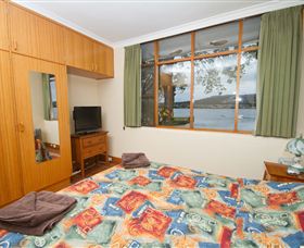 Waterside Accommodation - Derwent Hideaway - Nambucca Heads Accommodation 2