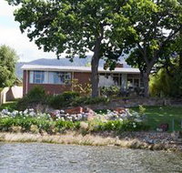 Waterside Accommodation - Derwent Hideaway - Nambucca Heads Accommodation