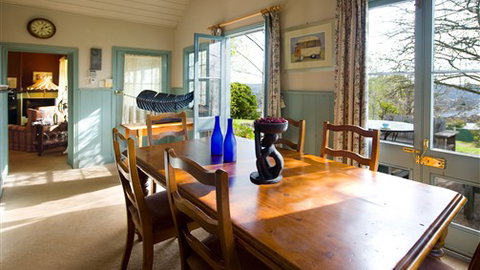 Hilltop Cottage - Daylesford - Nambucca Heads Accommodation 0