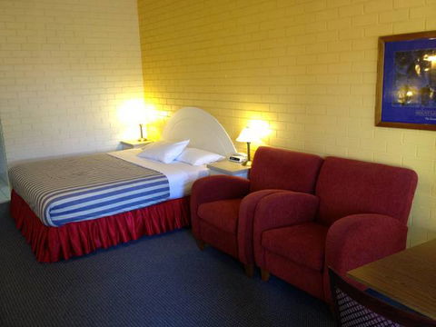 Econo Lodge Statesman Ararat - Nambucca Heads Accommodation 4
