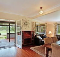 Woollamia Farm Cottage Accommodation - Nambucca Heads Accommodation