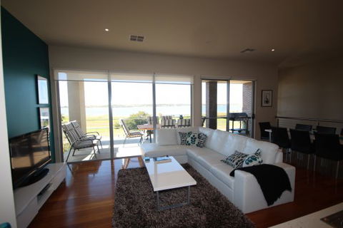 LJ Hooker Goolwa Holiday Rentals - 42 Underwood Avenue, Goolwa Beach - Nambucca Heads Accommodation 0
