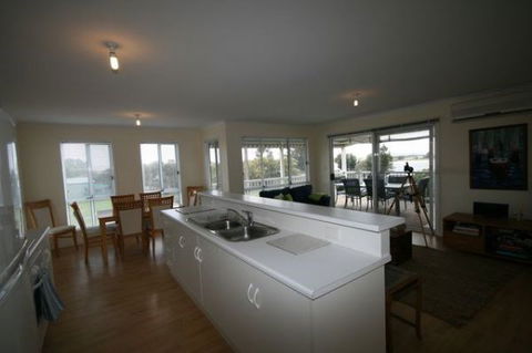 LJ Hooker Goolwa Holiday Rentals - 42 Underwood Avenue, Goolwa Beach - Nambucca Heads Accommodation 5