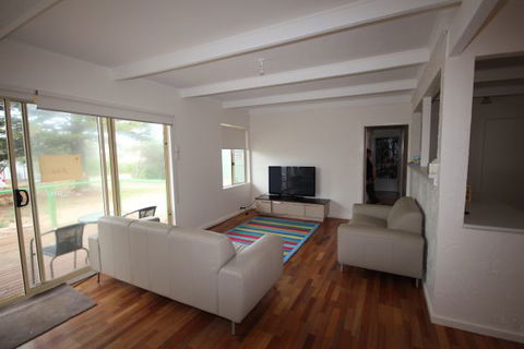 LJ Hooker Goolwa Holiday Rentals - 42 Underwood Avenue, Goolwa Beach - Nambucca Heads Accommodation 12