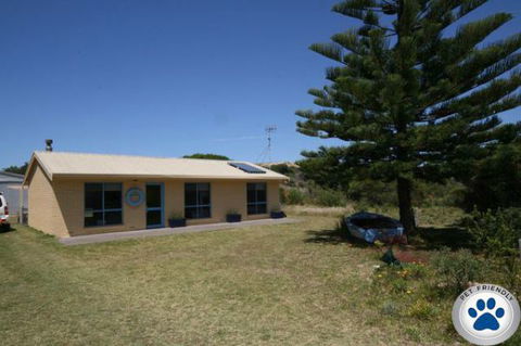 LJ Hooker Goolwa Holiday Rentals - 15 Eaton Avenue, Goolwa Beach - Nambucca Heads Accommodation 0