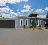 Poolside - Nambucca Heads Accommodation