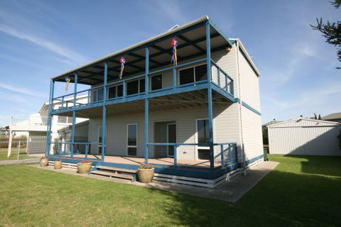 LJ Hooker Goolwa Holiday Rentals - 25 Barrage Road, Goolwa South - Nambucca Heads Accommodation 0