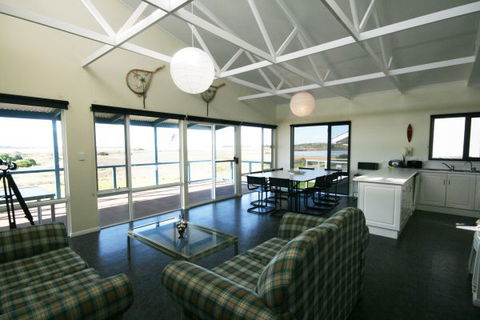 LJ Hooker Goolwa Holiday Rentals - 25 Barrage Road, Goolwa South - Nambucca Heads Accommodation 1