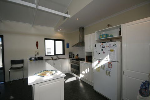 LJ Hooker Goolwa Holiday Rentals - 25 Barrage Road, Goolwa South - Nambucca Heads Accommodation 3