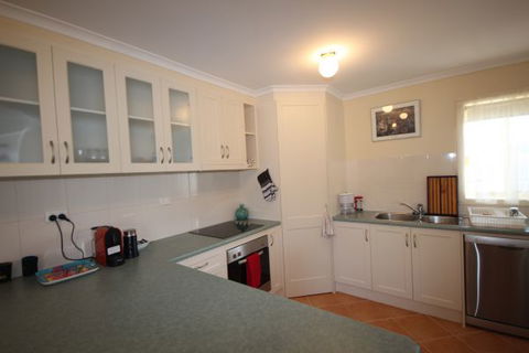 LJ Hooker Goolwa Holiday Rentals - 12 Willmett Road, Goolwa Beach - Nambucca Heads Accommodation 1
