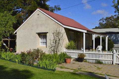 Almond Tree Cottage - Nambucca Heads Accommodation 0