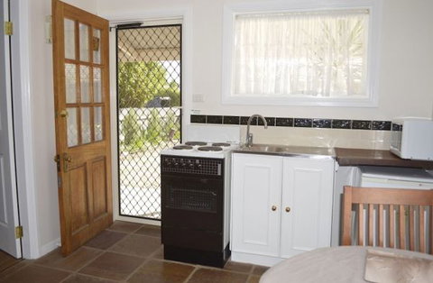 Almond Tree Cottage - Nambucca Heads Accommodation 2