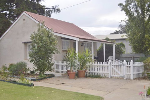 Almond Tree Cottage - Nambucca Heads Accommodation 4