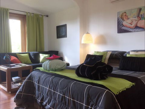 Jonathan Art Centre - Jarramarrumba House - Nambucca Heads Accommodation 2