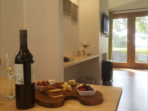 Jonathan Art Centre - Jarramarrumba House - Nambucca Heads Accommodation 3