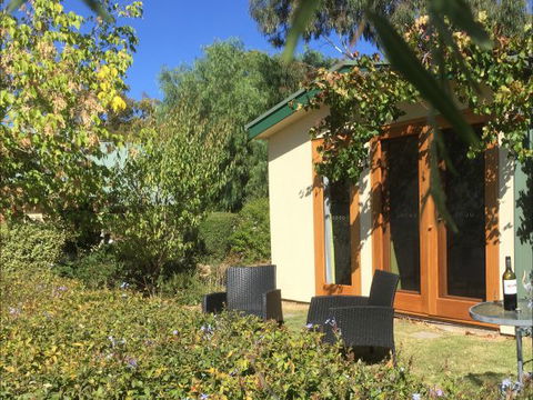 Jonathan Art Centre - Jarramarrumba House - Nambucca Heads Accommodation 4