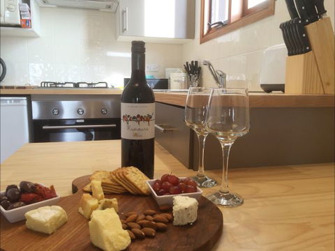 Jonathan Art Centre - Jarramarrumba House - Nambucca Heads Accommodation 5