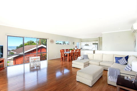 Ariadne - A Hop Skip And A Jump To The Beach With Sea Views - Nambucca Heads Accommodation 3