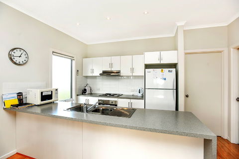 Ariadne - A Hop Skip And A Jump To The Beach With Sea Views - Nambucca Heads Accommodation 4