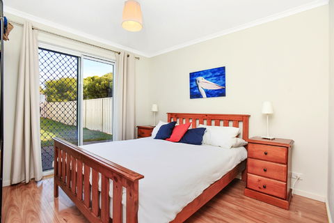 Ariadne - A Hop Skip And A Jump To The Beach With Sea Views - Nambucca Heads Accommodation 7