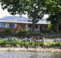 Waterside Accommodation - Derwent Hideaway - Nambucca Heads Accommodation