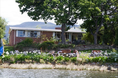 Waterside Accommodation - Derwent Hideaway - Nambucca Heads Accommodation 0