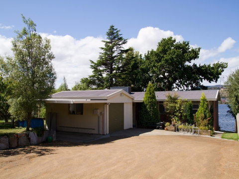 Waterside Accommodation - Derwent Hideaway - Nambucca Heads Accommodation 2