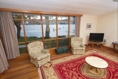 Waterside Accommodation - Derwent Hideaway - Nambucca Heads Accommodation 3
