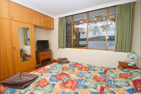 Waterside Accommodation - Derwent Hideaway - Nambucca Heads Accommodation 5