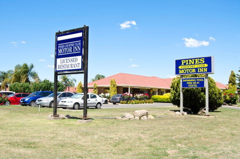 Pines Country Club Motor Inn - Nambucca Heads Accommodation 0
