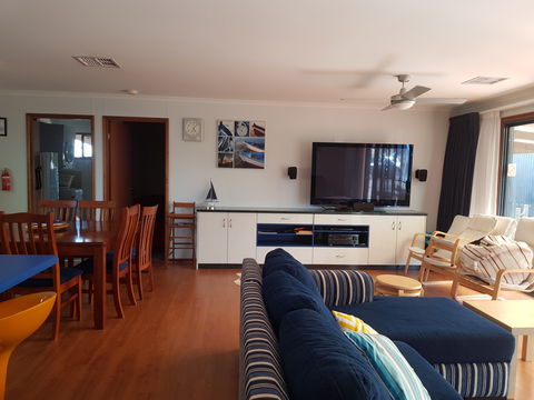 Johlie's Boathouse - Nambucca Heads Accommodation 2