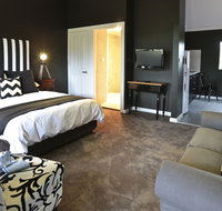 One Paddock Currency Creek Villas and RETREAT