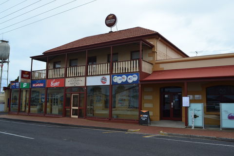 Victoria Hotel Port McDonnell - Nambucca Heads Accommodation 0