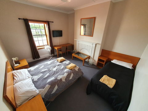 Victoria Hotel Port McDonnell - Nambucca Heads Accommodation 1