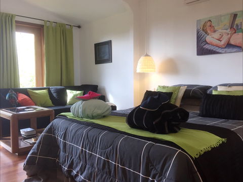 Jonathan Art Centre - Jarramarrumba House - Nambucca Heads Accommodation 1