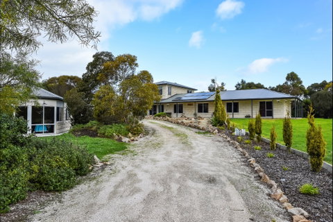 McKinnon's Holiday Home - Nambucca Heads Accommodation 0